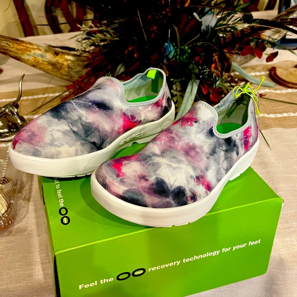 Brand new OOFOS